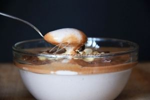 Jahodov&yacute; "jogurt"