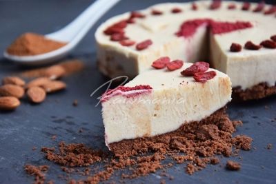 Vanilkov&yacute; cheescake s karamelov&yacute;m korpusem
